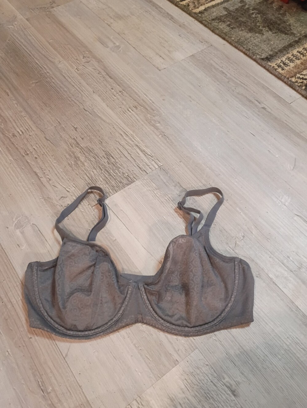 Victoria Secret - Picture 2 of 5